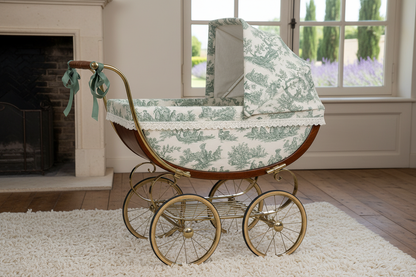 Landeau vintage bébé en Toile de Jouy verte