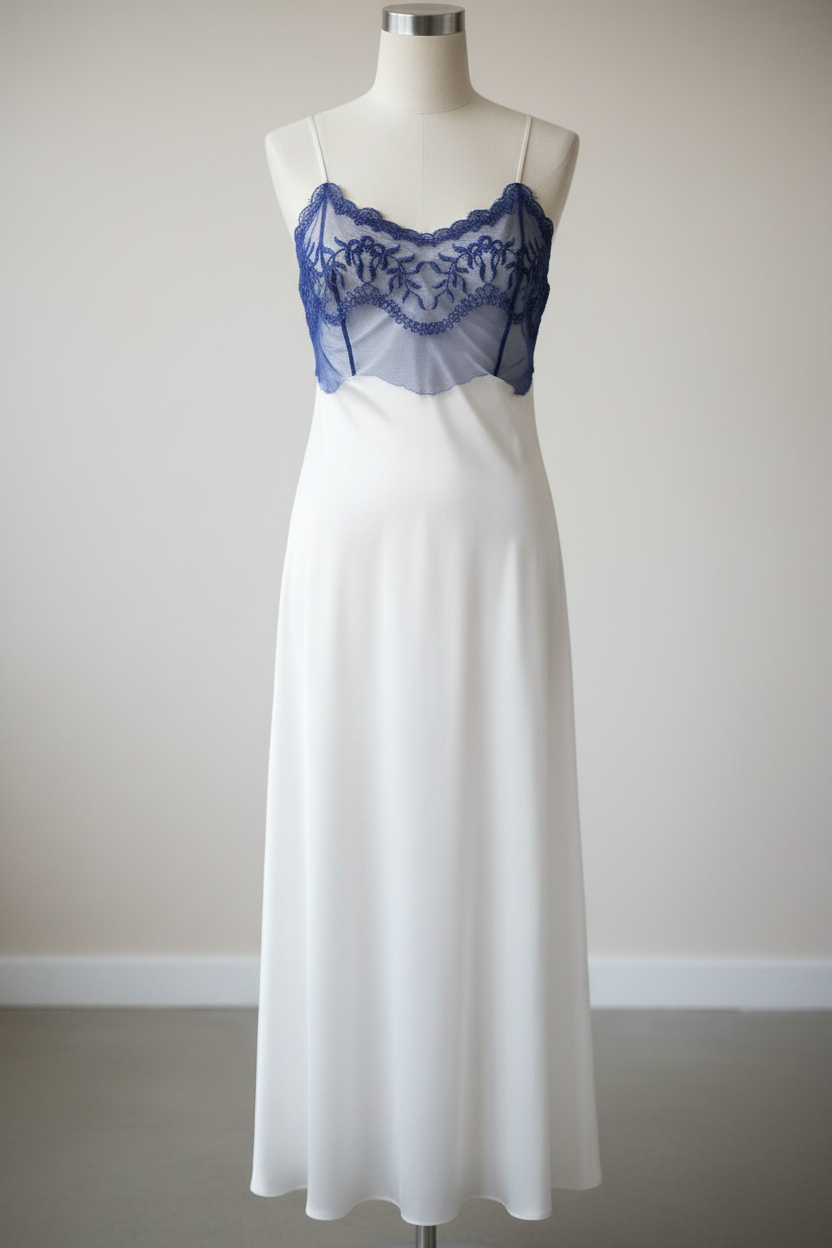 Nuisette blanche avec dentelle brodée indigo sur tulle 16cm - lingerie luxe