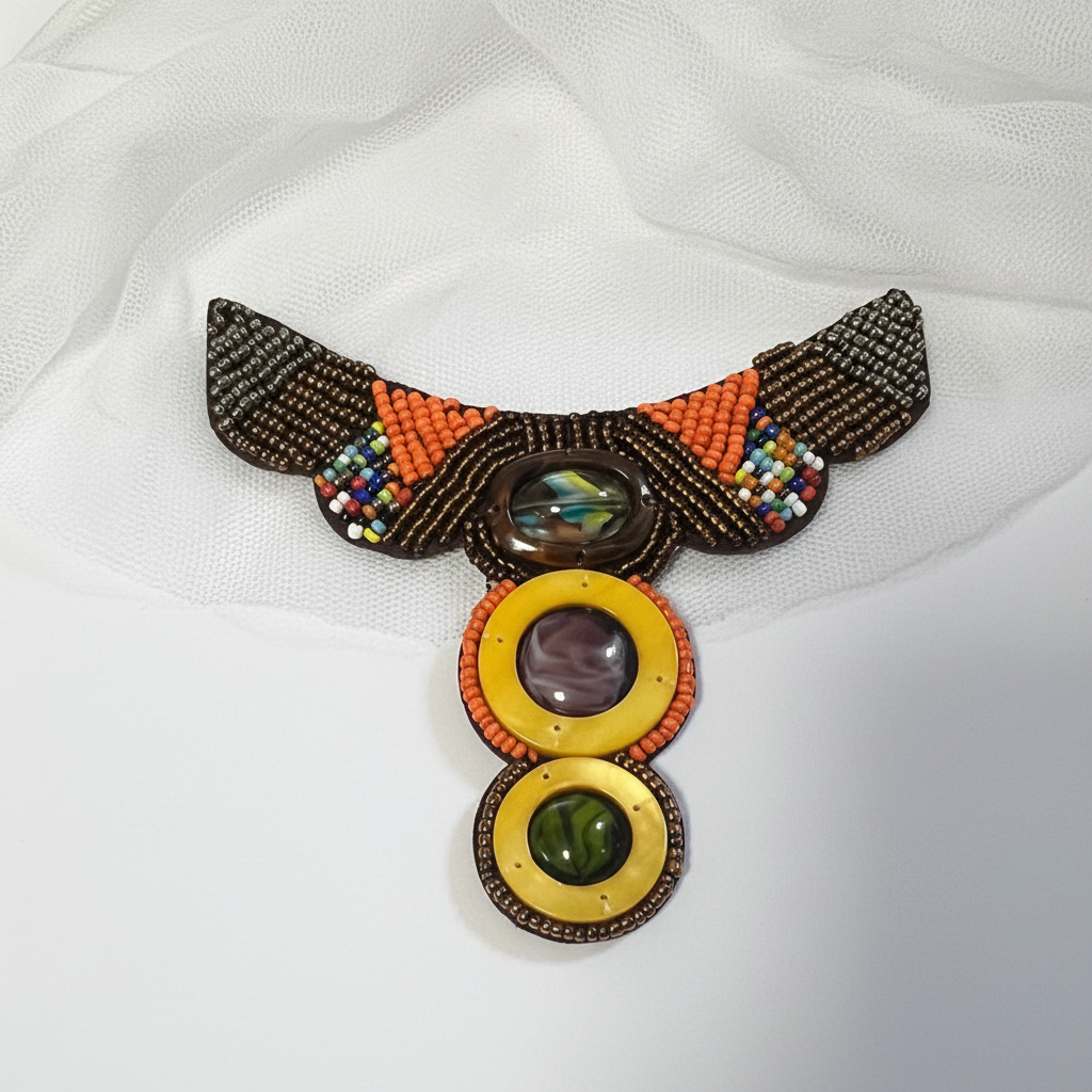 Patch perles sur résille motif ethnique - style indien sur fond blanc