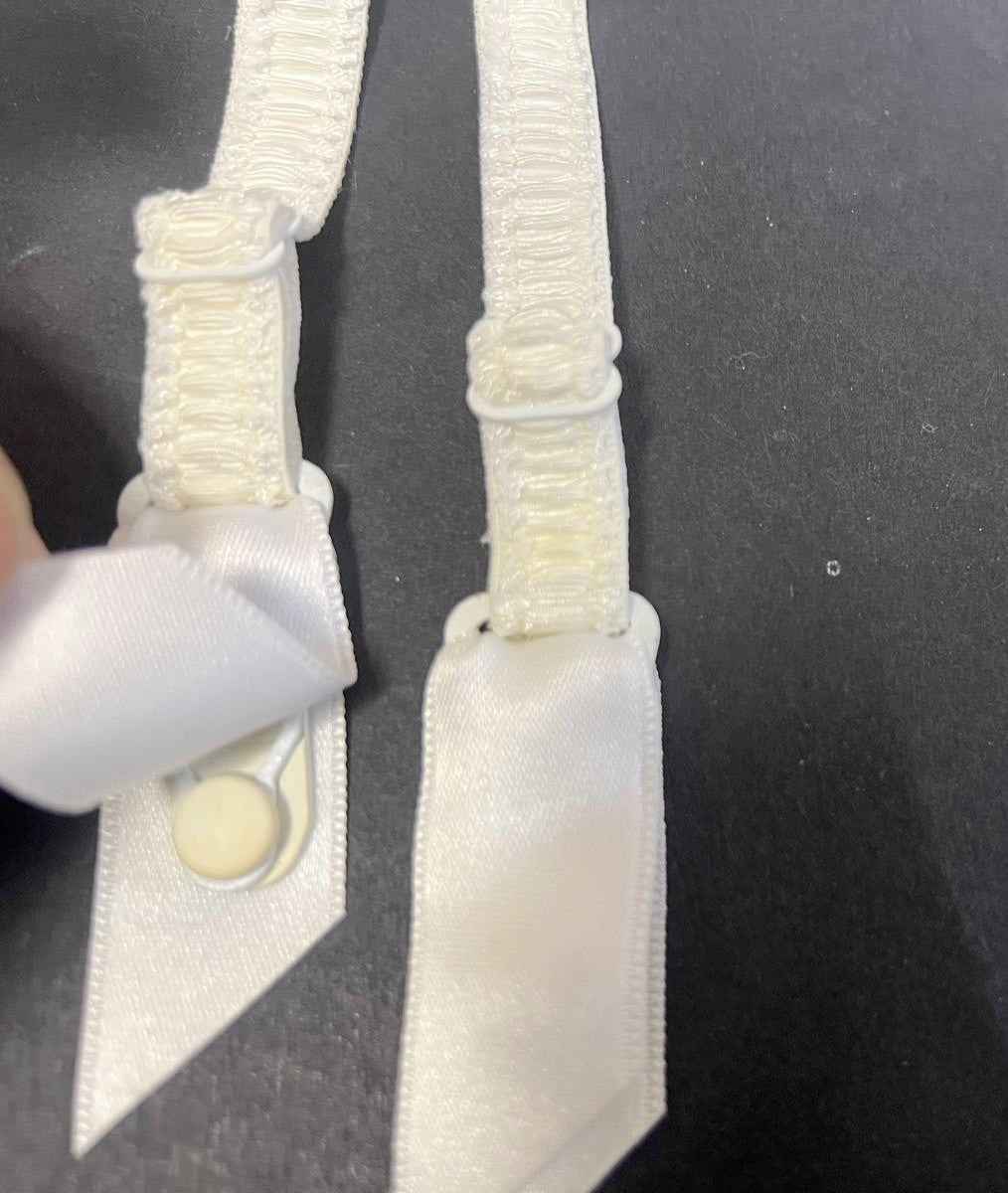 Jarretelles Ivoire Pour Lingerie Féminine. vendu par lot de 4 pièces