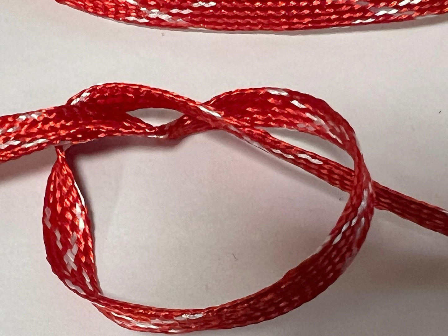 Encaje trenzado plano rojo para coser por metros.