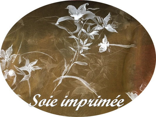 Mousseline de Soie Haute Couture Couleur Caramel Imprimé et Peint En Fleurs Blanches  Au Mètre.