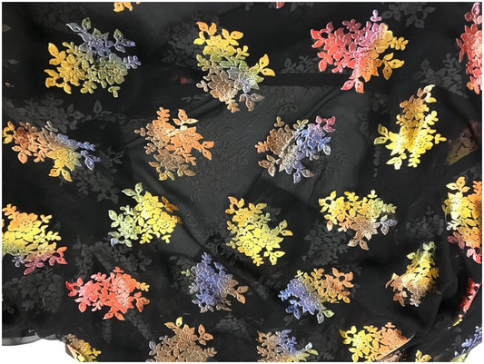 Mousseline dévoré noir en velours aux motifs chatoyants "Élégance multicolore.