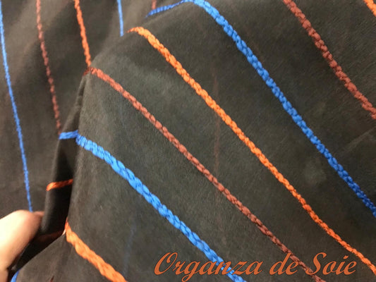 Organza De Soie Noir Brodé Par des fines Rayures Au Mètre Couture.