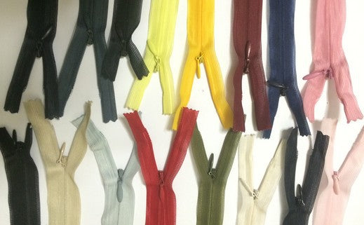 Pack of 70 invisible zips in 22 cm, variety of 16 colors.