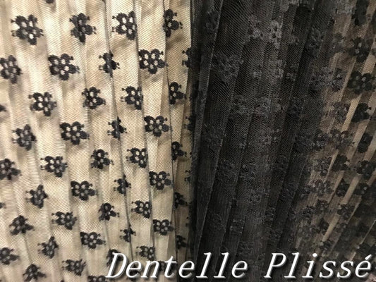 Plissé en Dentelle Noir 145cm - Élégance Intemporelle | Black Pleated Lace 145cm - Timeless Elegance