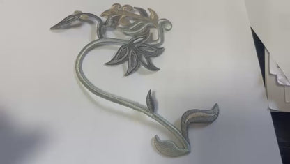 Iron-on flower-shaped patch badge for decoration and customization.