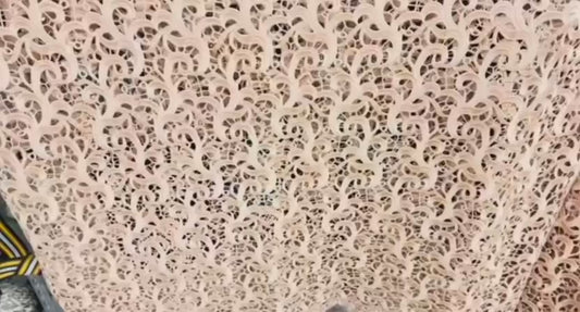 Dentelle Guipure Festonnée 135cm Beige Nude | Tissu Couture Luxe Mariage