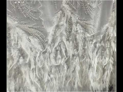 Dentelle Tissu Ivoire Perlée Ornée de Plumes sur Tulle – Tissu Mariage Haute Couture 145 cm