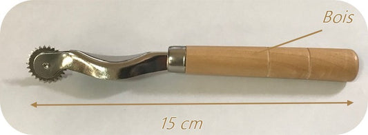 Serrated pattern wheel with wooden handle for sewing