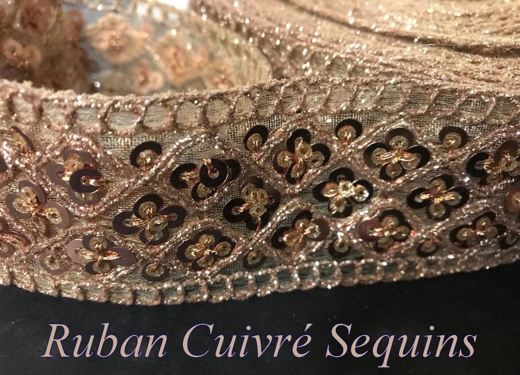 Ruban Brodé Cuivré orné de Sequins Cuivre en 45 mm Pour Décorations Caftans Ceintures Et Customisations.