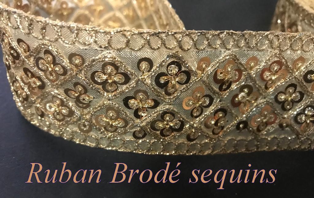Ruban Brodé Doré OR orné de Sequins doré en 45 mm Pour Décorations Caftans Ceintures Et Customisations.