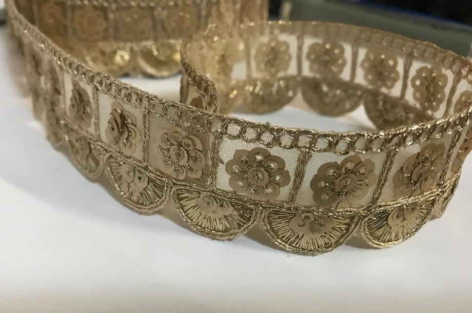 Ruban Brodé Doré OR orné de Sequins doré et Festonné Pour Décorations Caftans Ceintures Et Customisations.