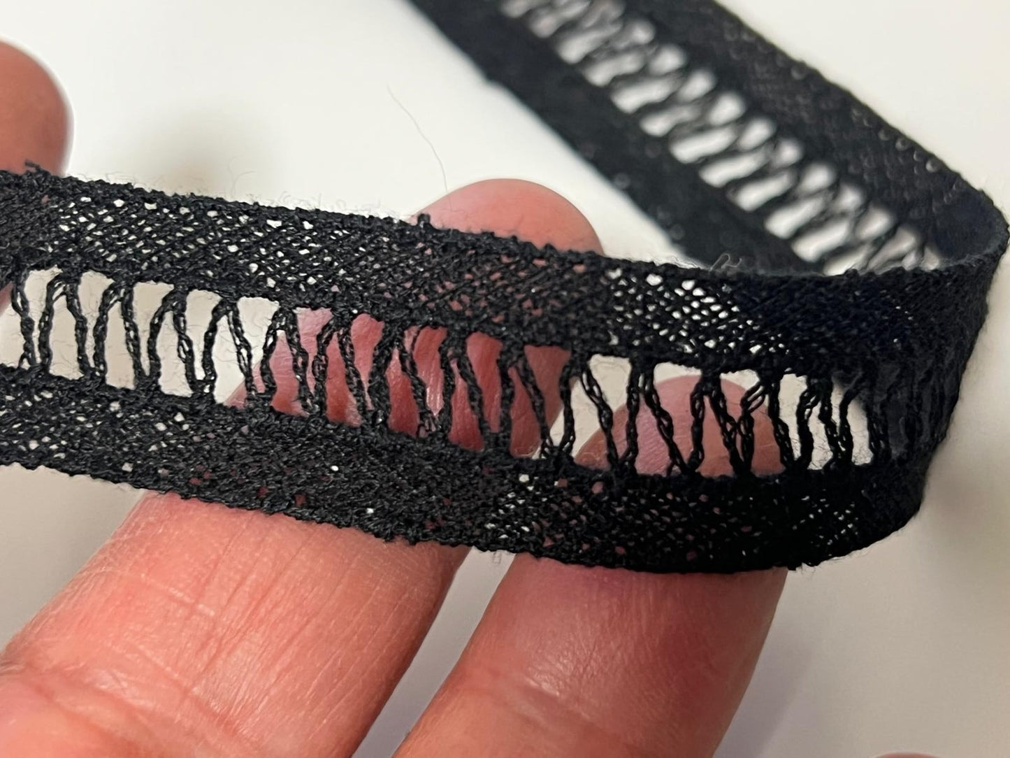 18 mm black cotton cord – Elegance and refinement for your couture creations