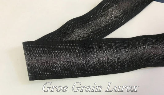 Cinta de grosgrain negra de 40 mm, decorada con un degradado de lúrex. Ideal para confeccionar y decorar.