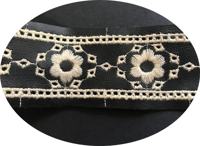 Ruban Simili Noir Brodé En Ecru Au Mètre En  5 Cm  A Coudre Pour Vetements  Décorations