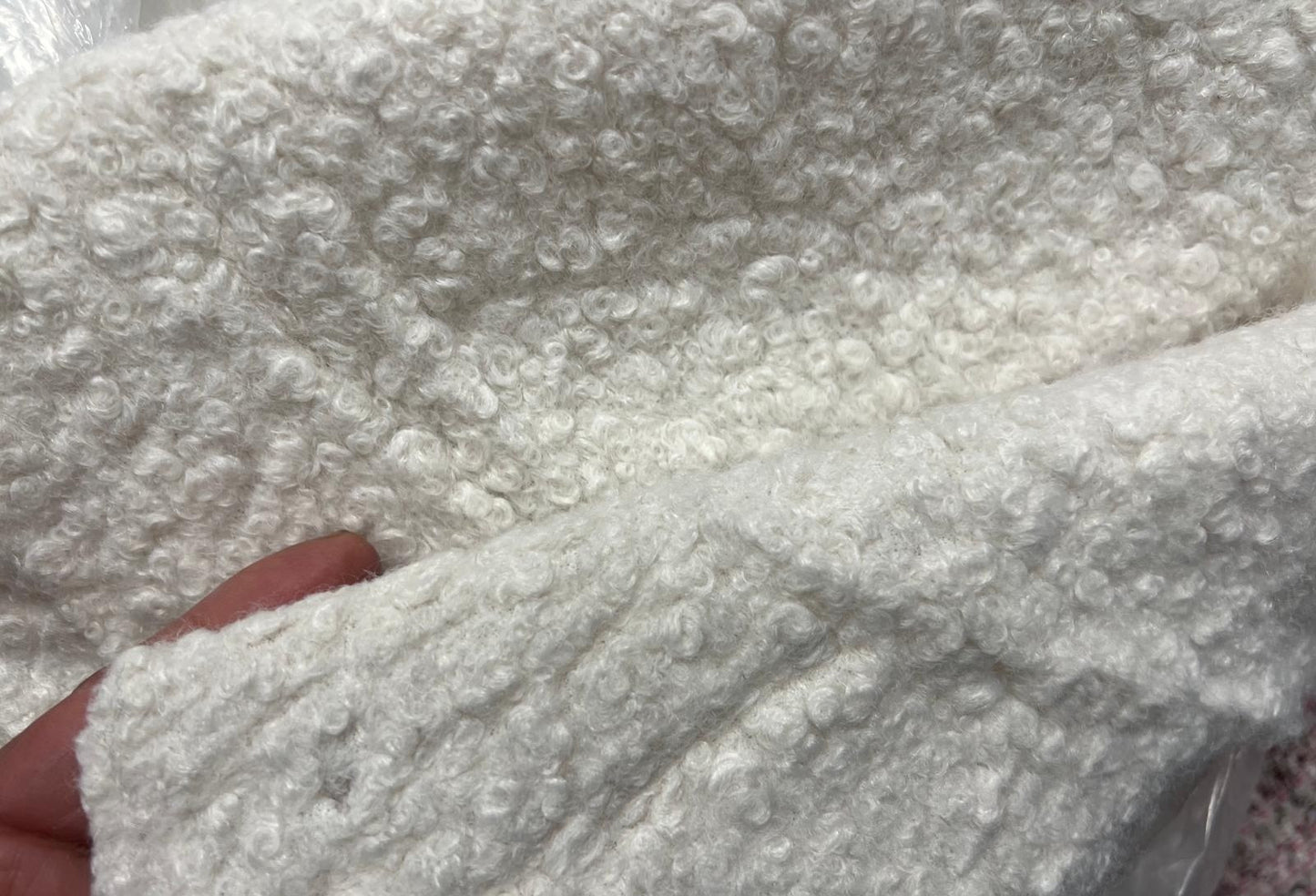 Ecru Bouclette Fabric: Softness, Warmth and Elegance for Your Creations