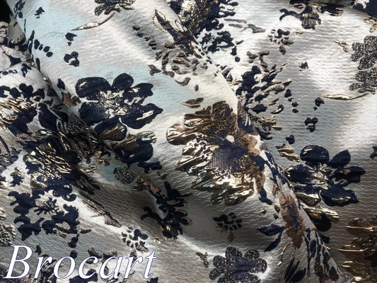 Tissu Brocart Au Mètre De Luxe En Motifs Fleurs Floqué Bleu Marine et Doré Imprimés Et En Relief .