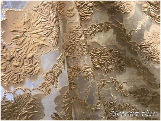 Tissu Brocart Au Mètre De Luxe En Motifs Fleurs Floqué Doré or Sur Organza Imprimés Et En Relief .