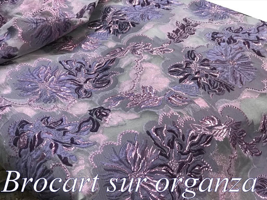 Tissu Brocart Au Mètre De Luxe En Motifs Fleurs Floqué Violette sur Tissu en organza