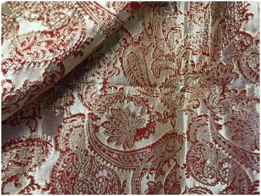 Tissu Brocart Double Face Au Mètre De Luxe En Motifs Jacquard  Rouge Sur Fond Doré Or Pour Robes, Tailleurs Et Caftans.