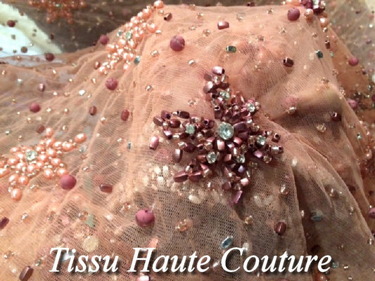 Tissu Haute Couture Perlé Sur Résille Saumon Pour Caftans Et Cérémonies.