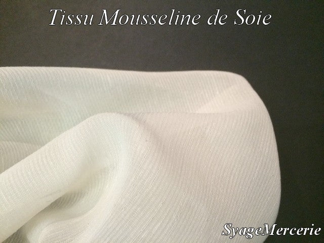 Tissu Mousseline de Soie  Ecru au Mètre En Fine Rayure.