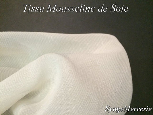 Tissu Mousseline de Soie  Ecru au Mètre En Fine Rayure.