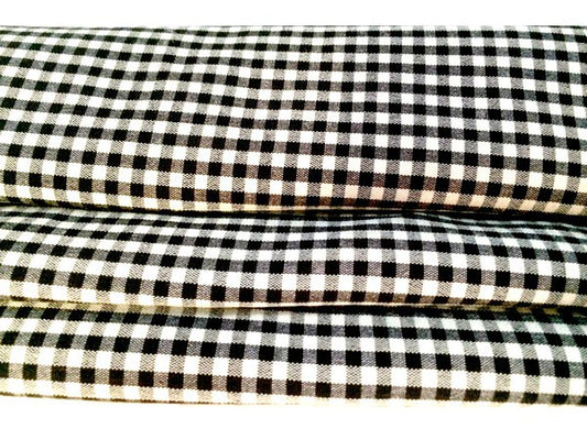 Tela de lycra con cuadros pequeños en blanco y negro para coser para lencería y personalizaciones.