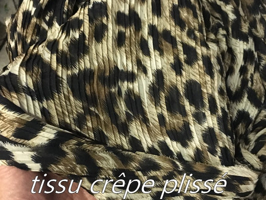 Tissu Plissé En crêpe Imprimé Leopard A Coudre, Pour Chemisiers, Jupes, Et Customisations.