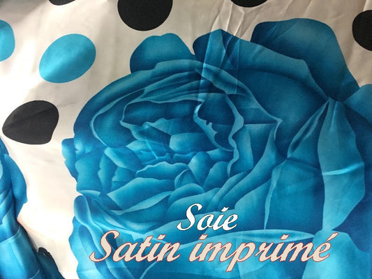 Tissu Satin De Soie Imprimé En  Motif Fleurs Bleu indigo Et Petit Pois Noir