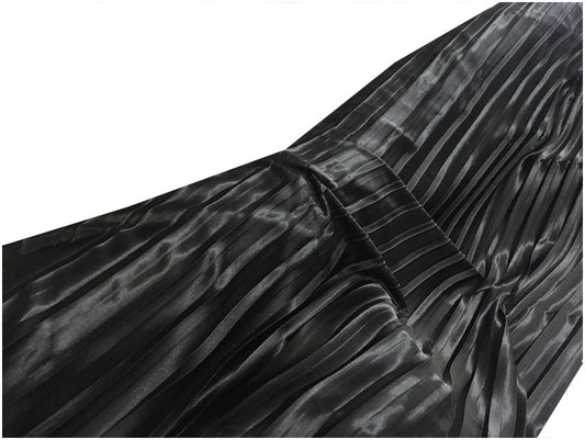 Tissu Satin Plissé Noir Extensible A Coudre, Pour Chemisers, Jupes, Et Customisations.
