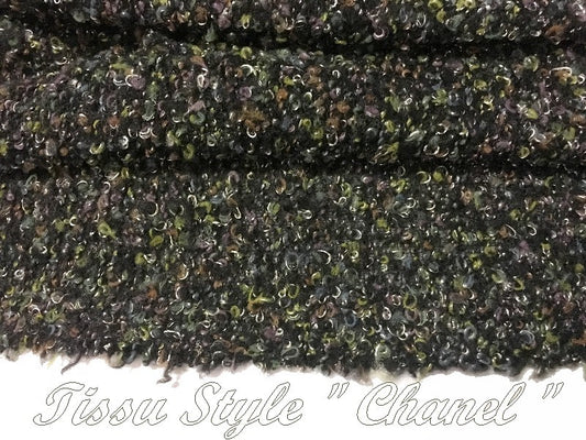 Tissu Style "Chanel" Tweed Au Mètre En Bouclettes Couleur Bleu Et Vert Sur Fond Noir Haute Couture.