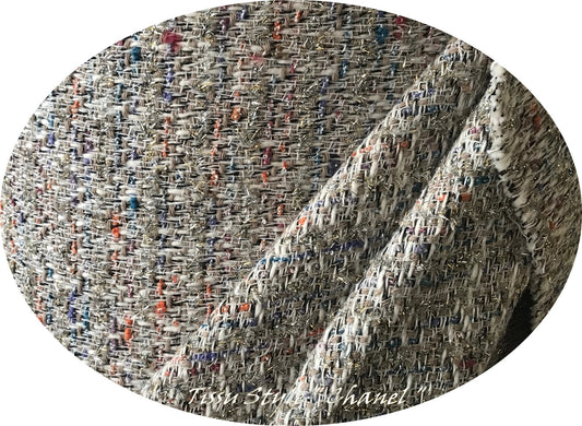Tissu Style "Chanel" Tweed  Ecru Orné de Filet OR Au Mètre Haute Couture.