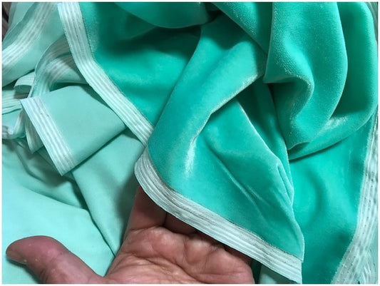 Tissu Velours Vert D'Eau  En Grande Largeur Pour Vetements Et Ameublement