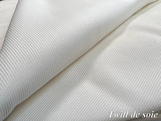 Twill de Soie Viscose Ivoire Épais -  Le Choix du Luxe et de la Durabilité